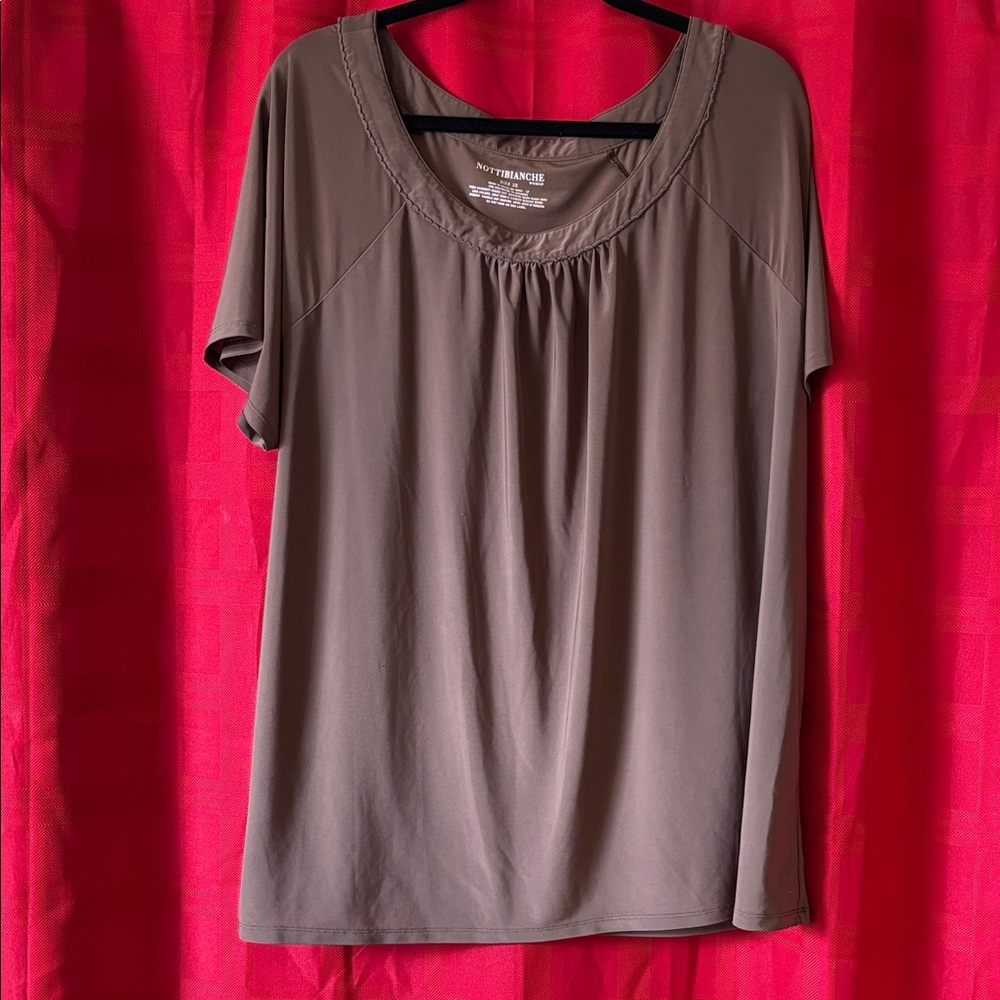 Soft Scoop-Neck Short Sleeve Top in Taupe by nottibianche